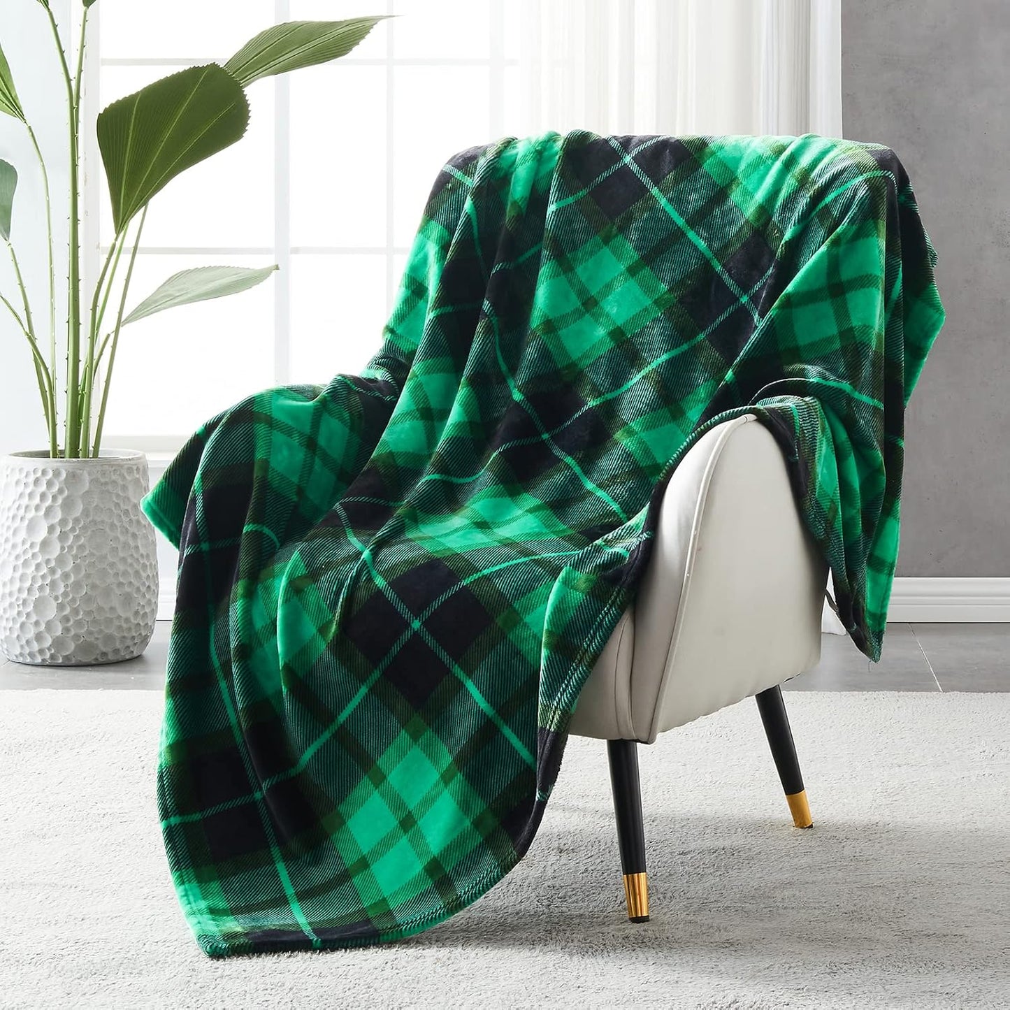Plaid Flannel Fleece Throw Blanket 60 × 80 Inches, All Season Soft Warm Decorative Blanket for Bed Sofa Couch Car