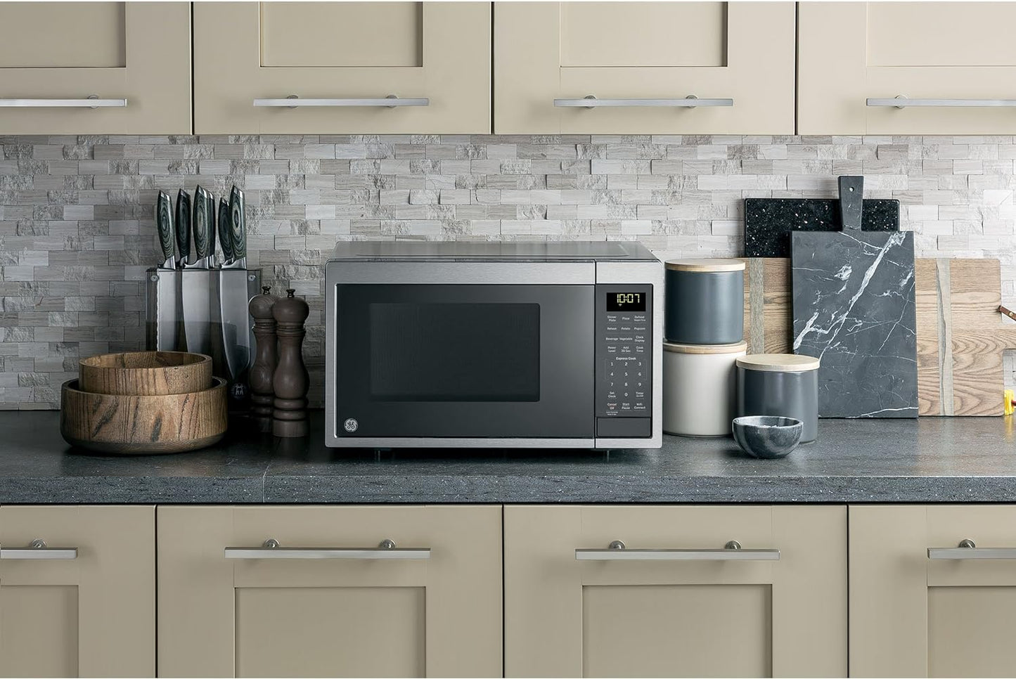Smart Countertop Microwave Oven with Sensor Technology and Easy-Clean Interior, 0.9 Cu.Ft/900W, Stainless Steel Finish